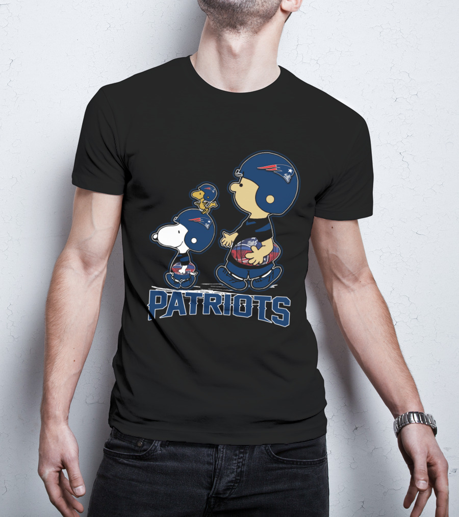 Snoopy Woodstock Charlie Brown Patriots Helmet New England Patriots T-Shirt