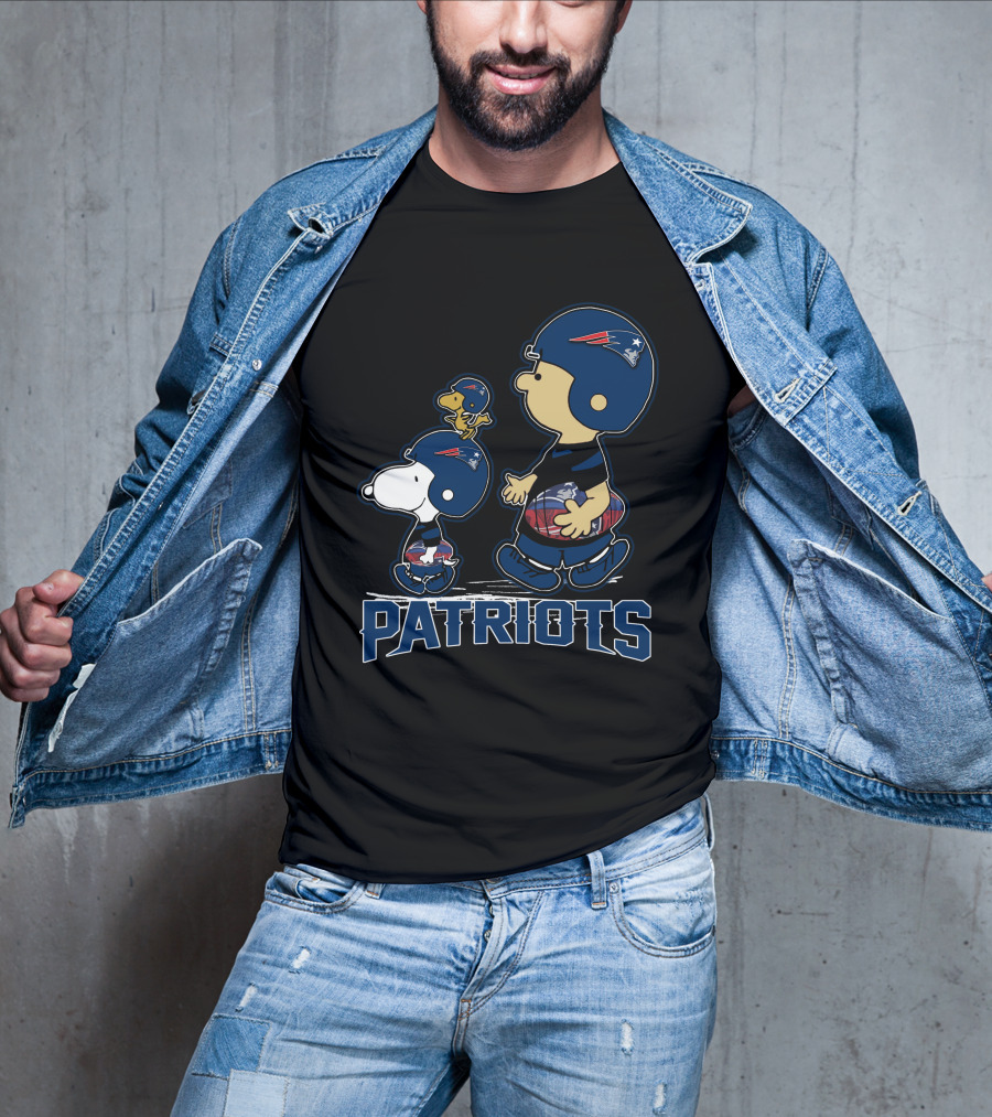 Snoopy Woodstock Charlie Brown Patriots Helmet New England Patriots T-Shirt