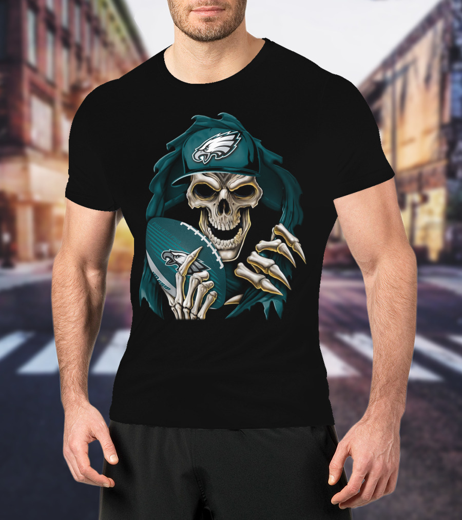 Philadelphia Eagles Skull Holding Football T-Shirt