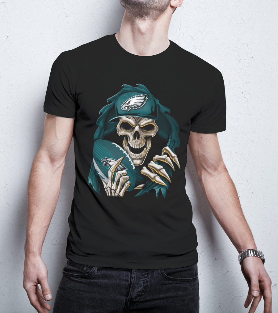 Philadelphia Eagles Skull Holding Football T-Shirt