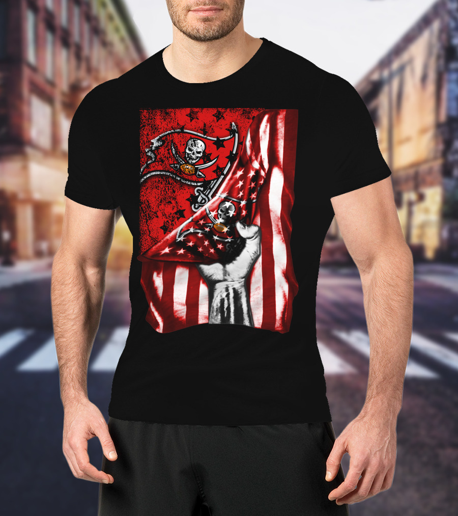 Tampa Bay Buccaneers Flag With Skull And Crossbones T-Shirt