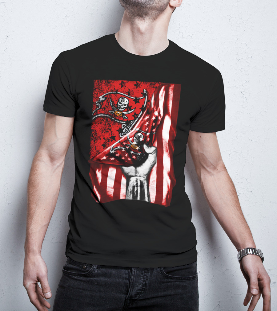 Tampa Bay Buccaneers Flag With Skull And Crossbones T-Shirt