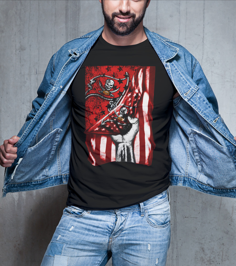 Tampa Bay Buccaneers Flag With Skull And Crossbones T-Shirt