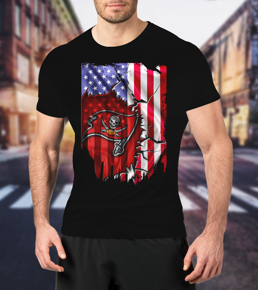 Flag V2 Tampa Bay Buccaneers American Flag Skull And Crossbones Football T-Shirt