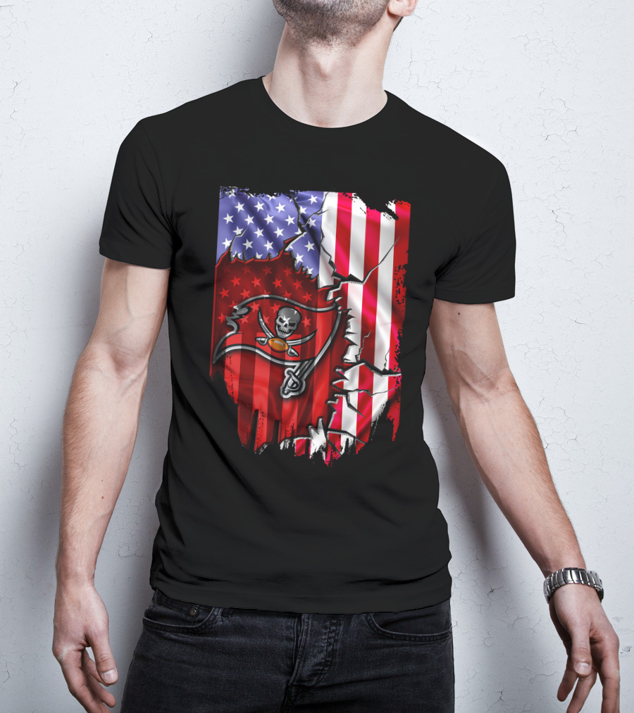 Flag V2 Tampa Bay Buccaneers American Flag Skull And Crossbones Football T-Shirt