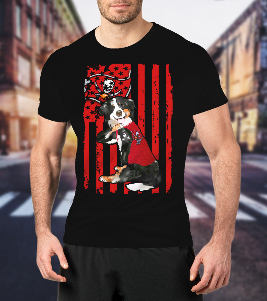 Border Collie In I Love Mom Shirt With Tampa Bay Buccaneers Flag T-Shirt