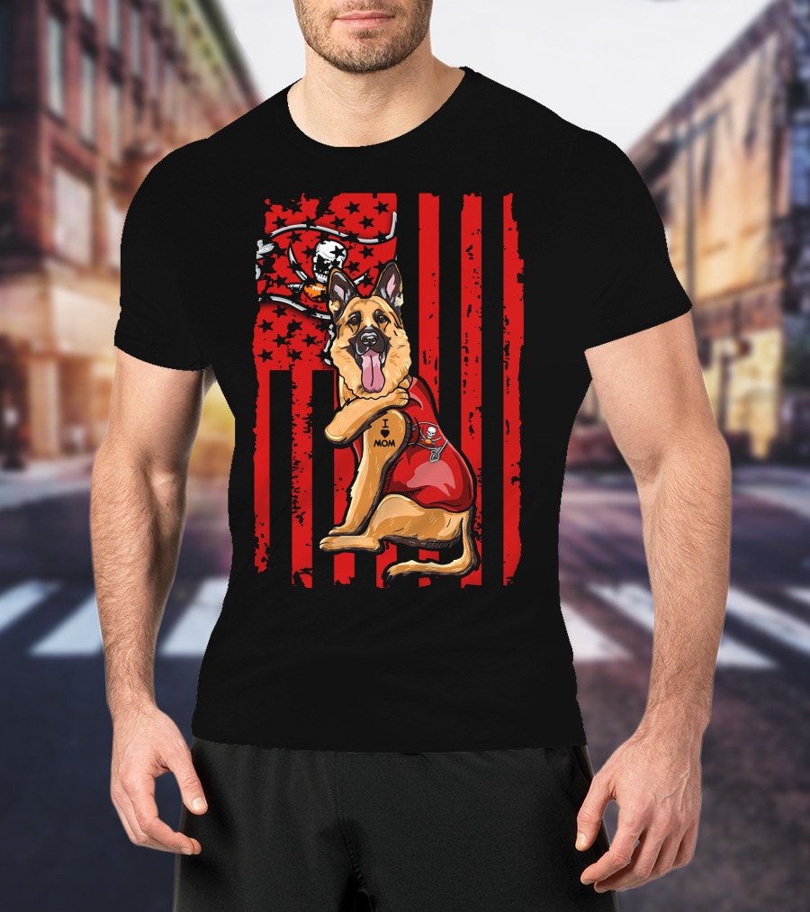 German Shepherd I Love Mom Tampa Bay Buccaneers Flag Background T-Shirt
