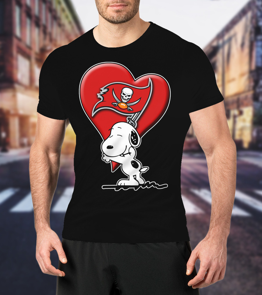 Snoopy Heart Tampa Bay Buccaneers Flag T-Shirt