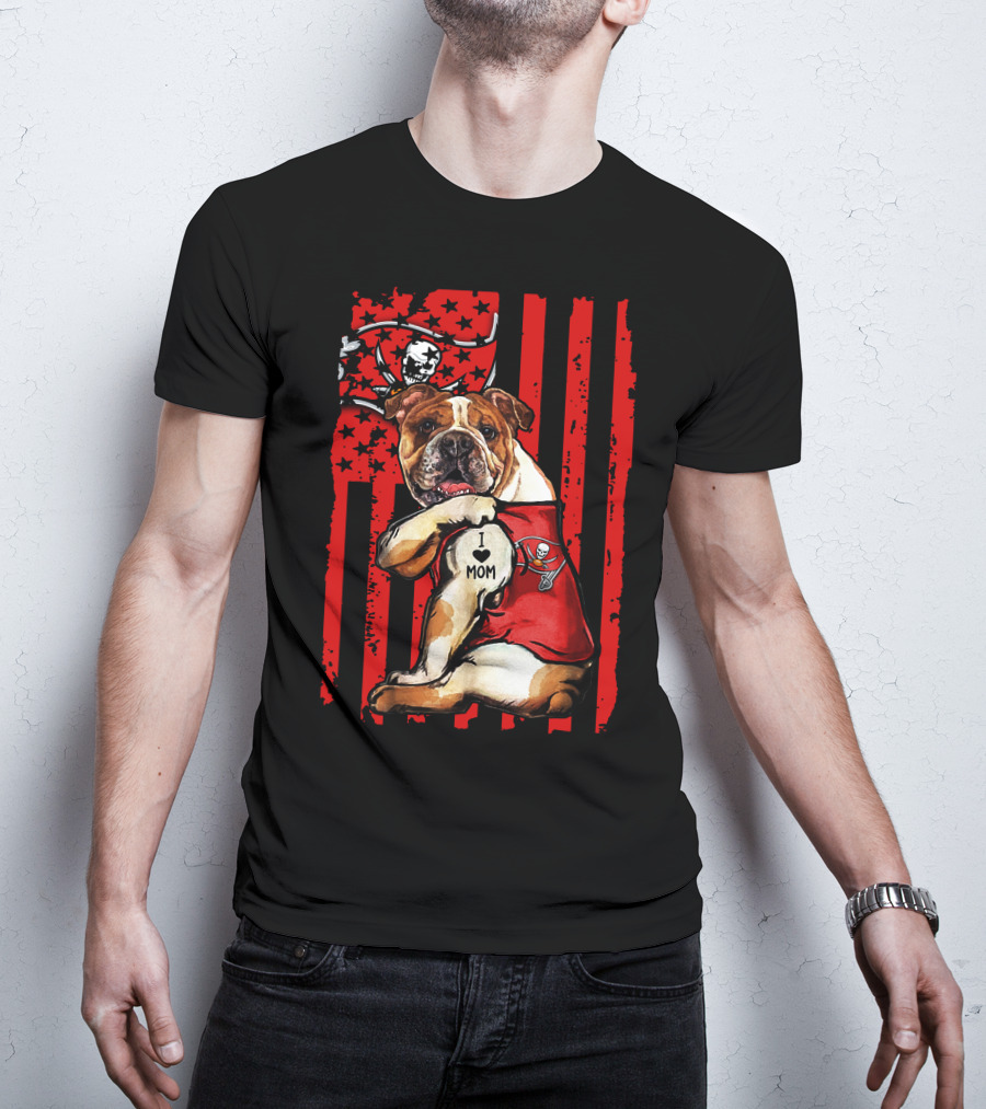Bulldog I Love Mom Tampa Bay Buccaneers Flag Background T-Shirt