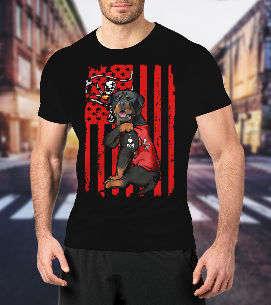 Rottweiler Tampa Bay Buccaneers I Love Mom Flag T-Shirt