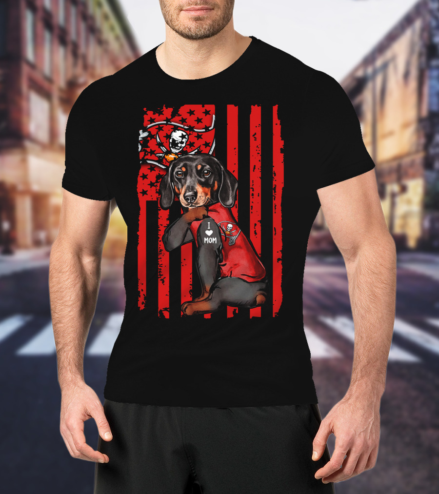 Dachshund I Love Mom Tampa Bay Buccaneers T-Shirt