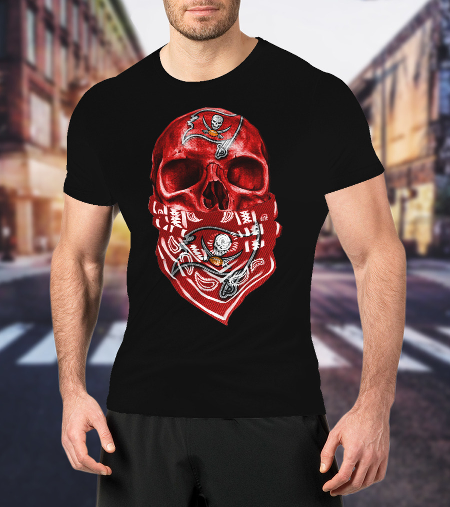 Skull V5 Tampa Bay Buccaneers Bandana Pirate Flag T-Shirt