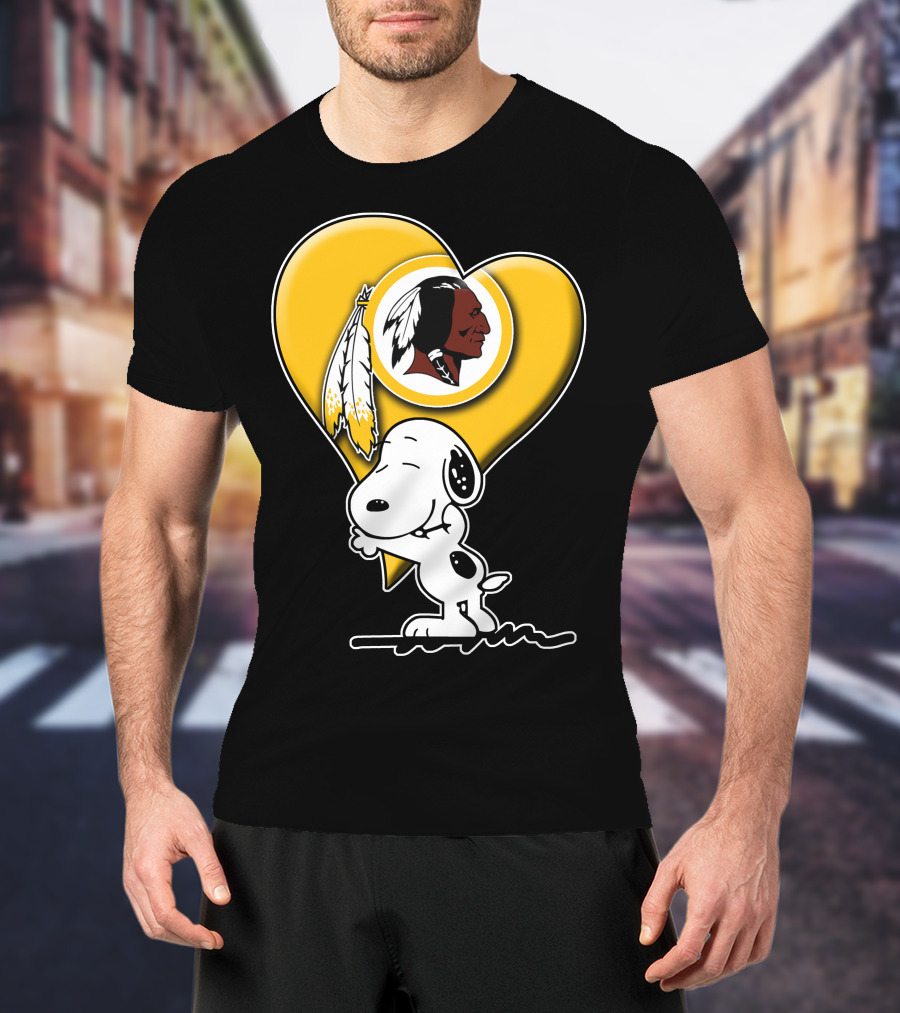 Snoopy Hugging Heart Washington Redskins T-Shirt