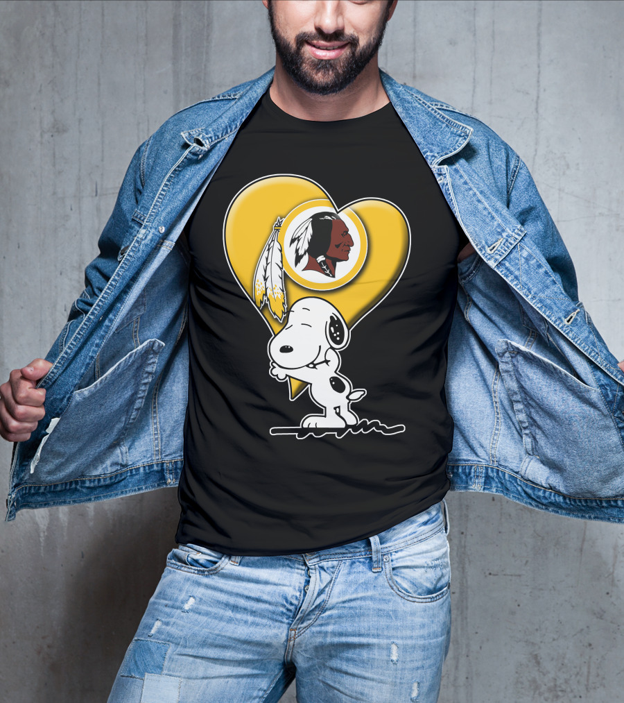 Snoopy Hugging Heart Washington Redskins T-Shirt