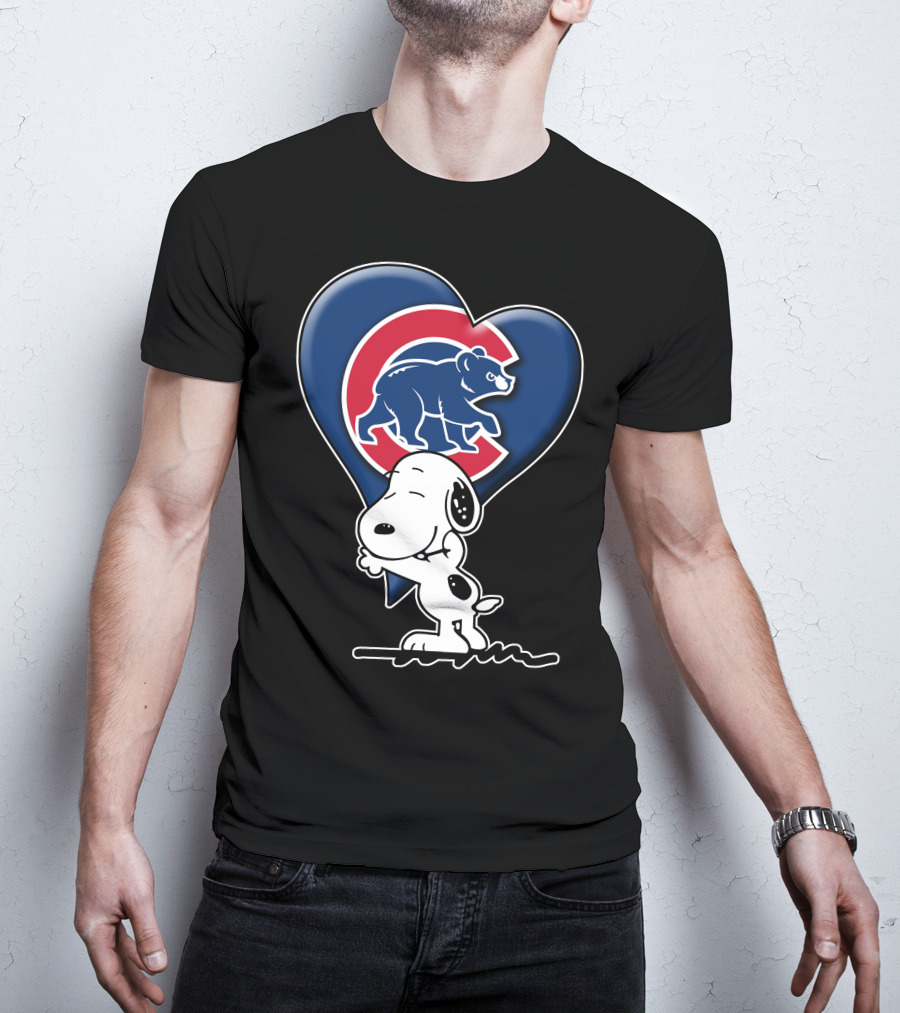 Snp V1 Chicago Cubs Snoopy Heart Hug T-Shirt