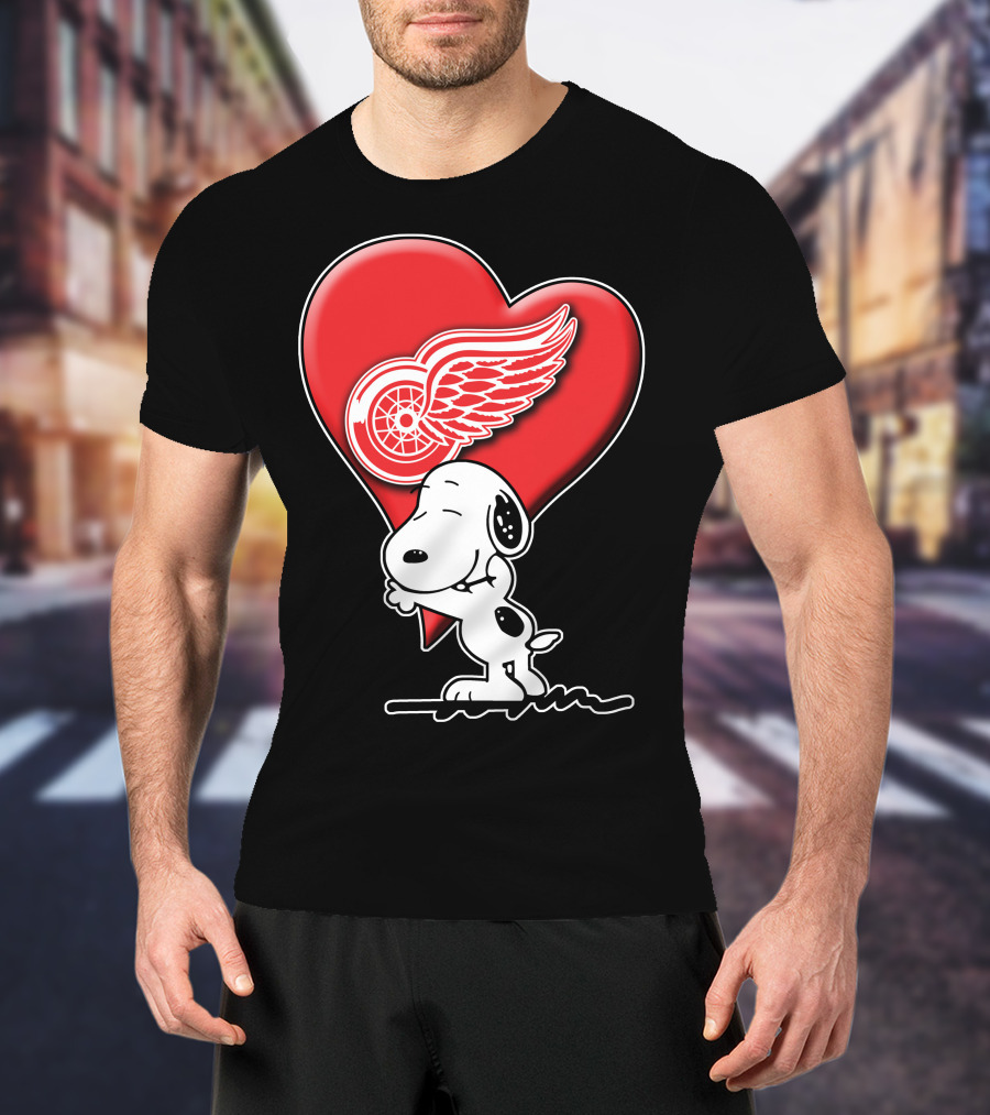 Snoopy Hugging Heart Detroit Red Wings T-Shirt