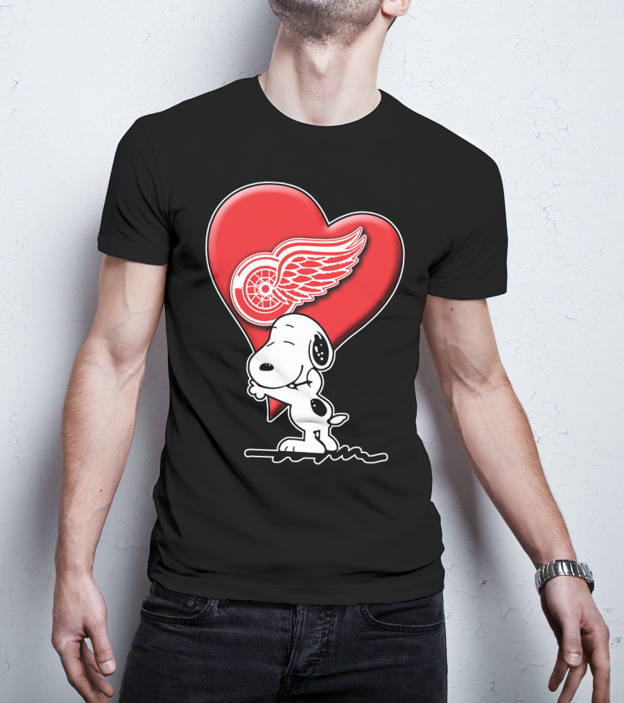 Snoopy Hugging Heart Detroit Red Wings T-Shirt