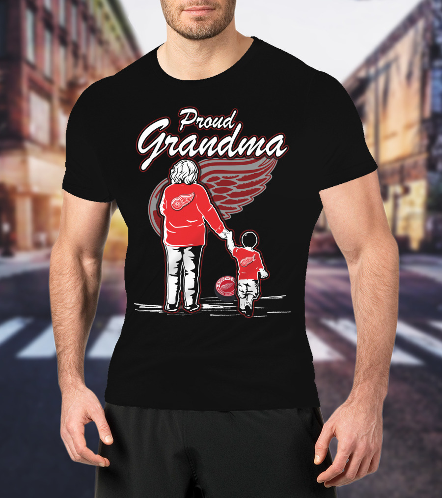 Proud Grandma Detroit Red Wings Family Bonding Winged Wheel Fans T-Shirt