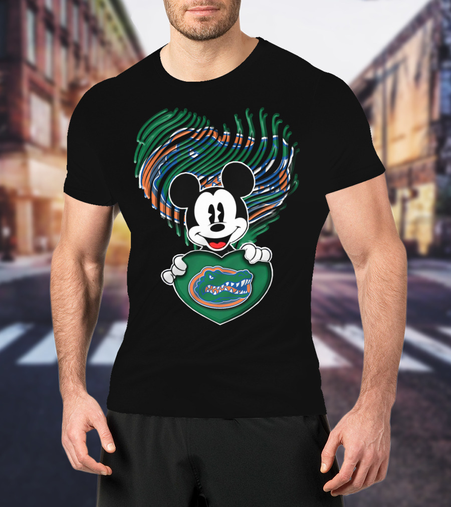 Mickey Mouse Holding Heart With Florida Gators T-Shirt