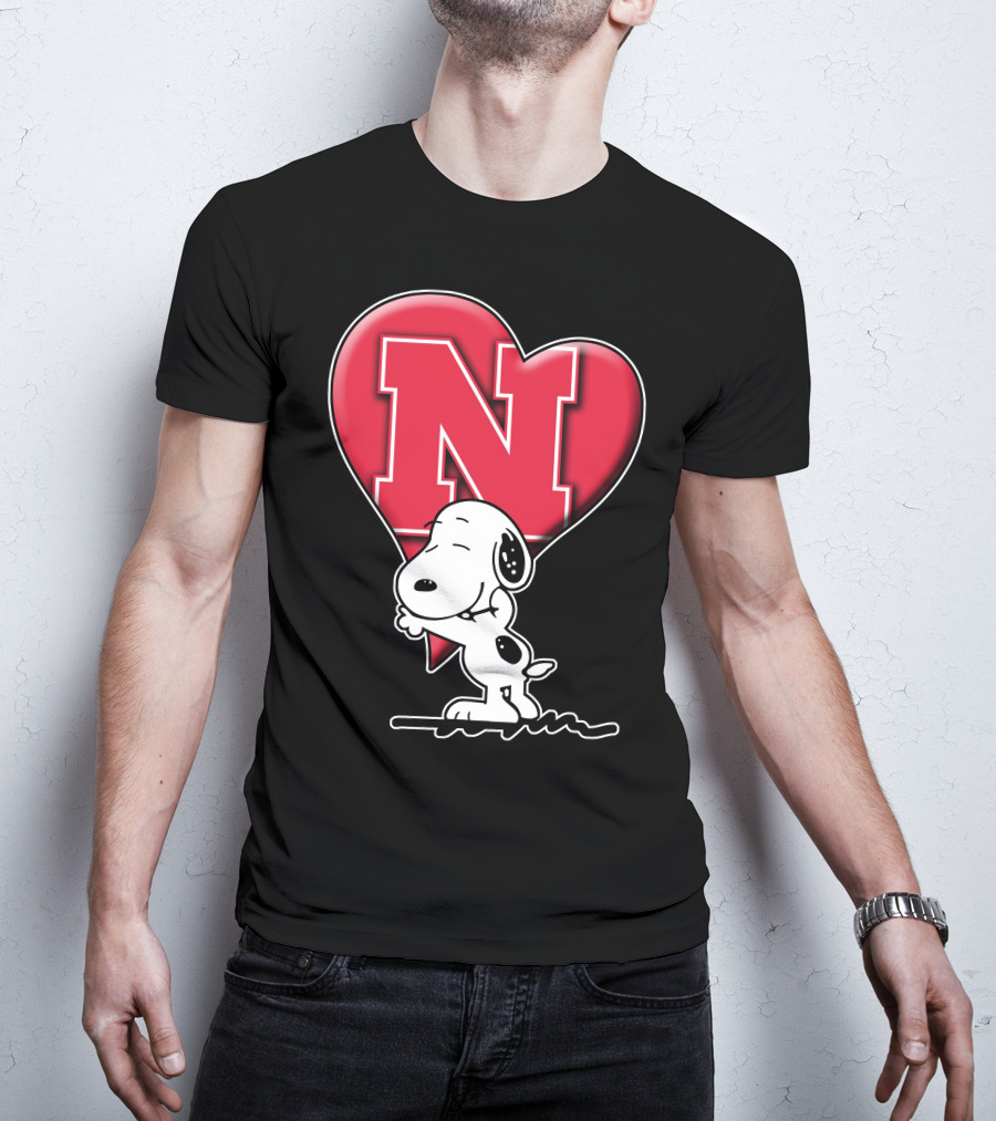 Snp V1 Nebraska Cornhuskers Snoopy Hugging Red Heart N T-Shirt