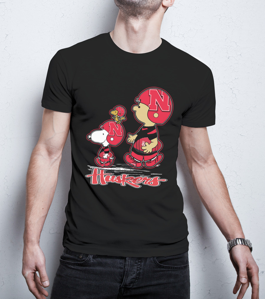 Snpfootball Nebraska Cornhuskers Huskers Charlie Brown Snoopy Woodstock Football Helmets T-Shirt