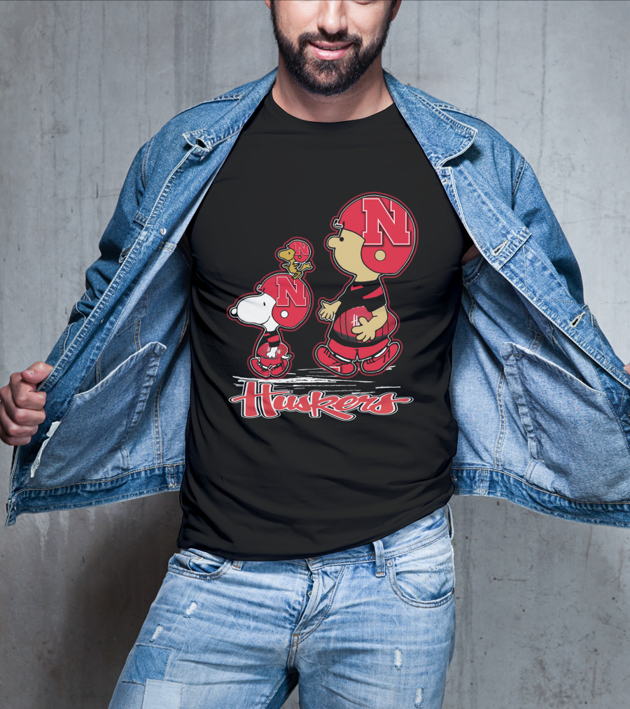 Snpfootball Nebraska Cornhuskers Huskers Charlie Brown Snoopy Woodstock Football Helmets T-Shirt