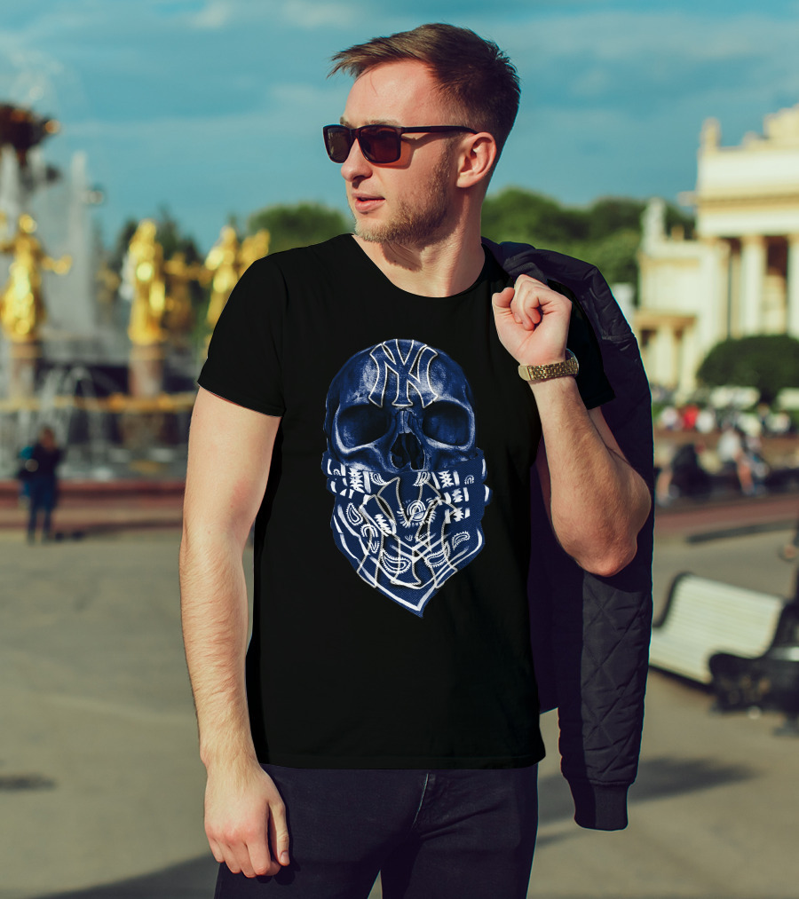 Skull With Bandana New York Yankees T-Shirt