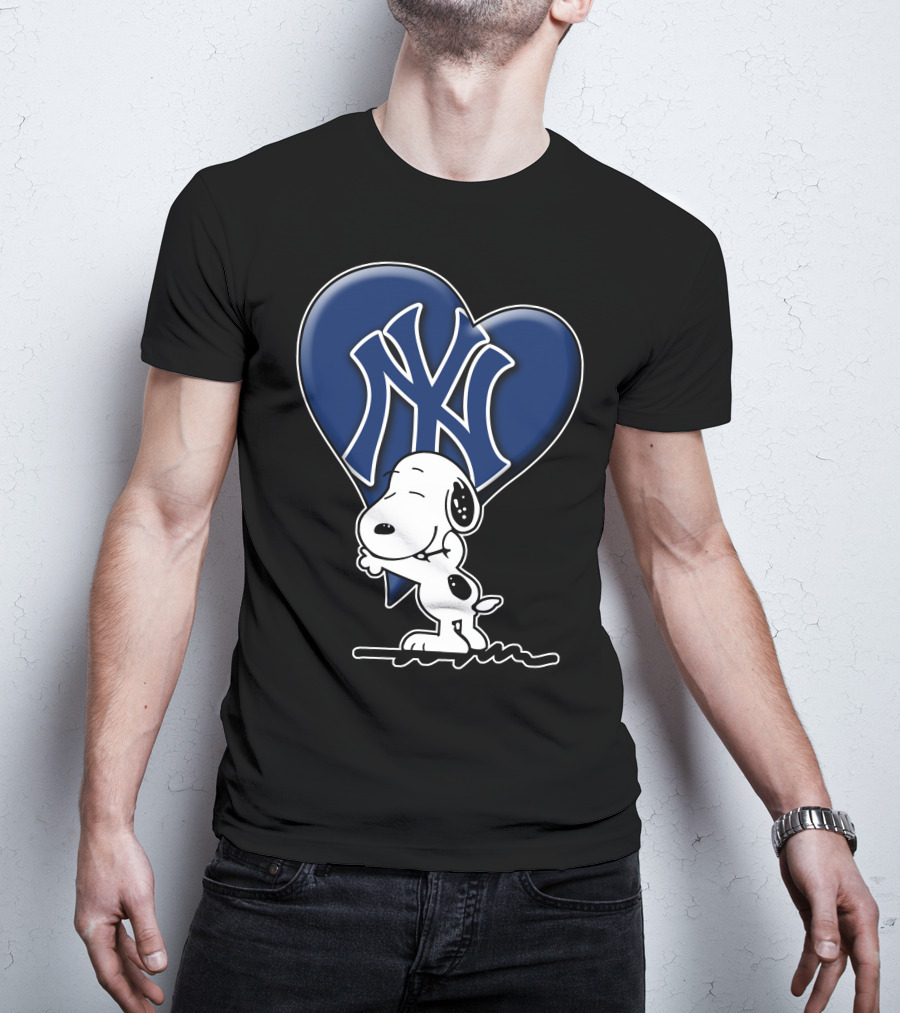 Snoopy Hugging Heart New York Yankees T-Shirt