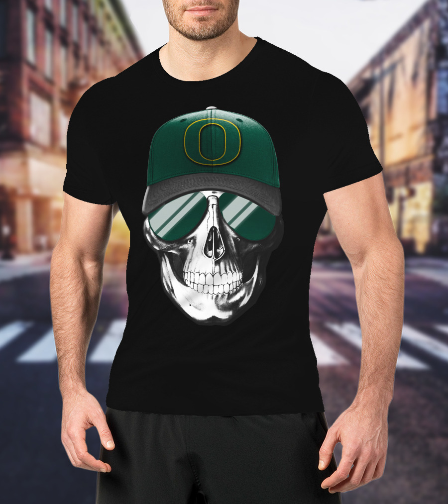 Oregon Ducks Skull With Green Hat And Reflective Glasses T-Shirt