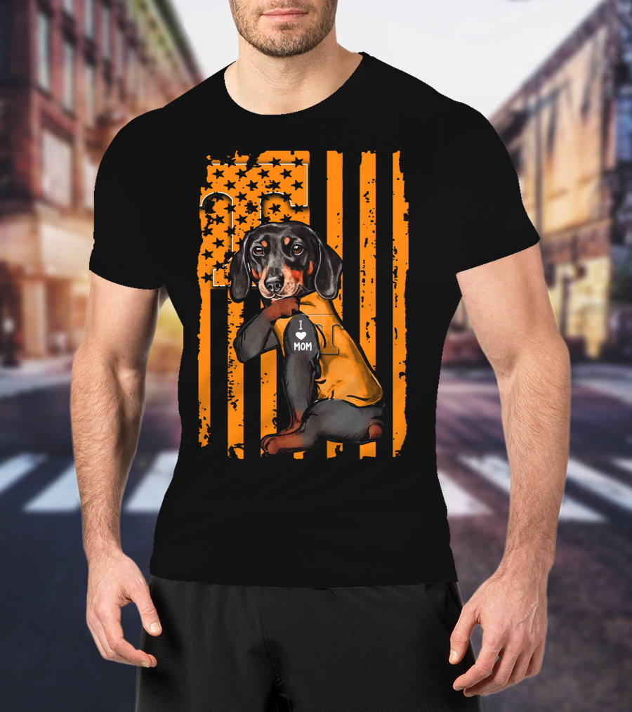 Dachshund In Tennessee Volunteers Gear With I Love Mom Message T-Shirt