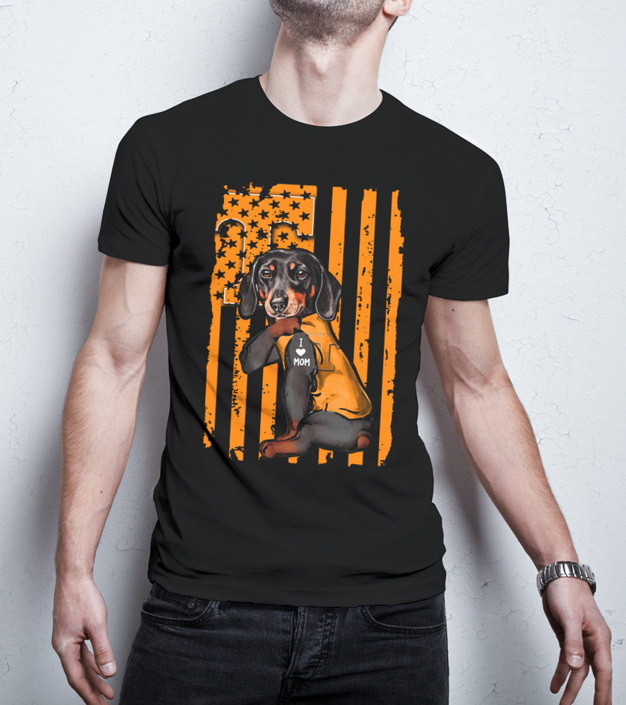 Dachshund In Tennessee Volunteers Gear With I Love Mom Message T-Shirt