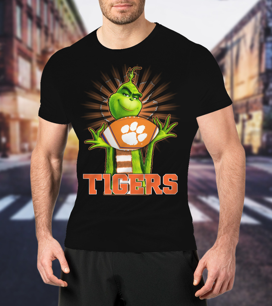 Grinch Holding Clemson Tigers Football T-Shirt