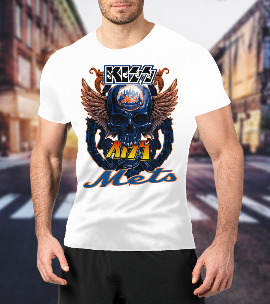 Kiss Mets Skull With Wings And Chain T-Shirt