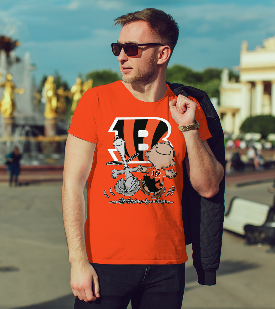 Cincinnati Bengals Peanuts Collaboration With Snoopy And Charlie Brown Dancing T-Shirt