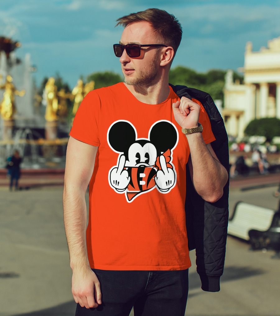 Cincinnati Bengals 29 Mickey Mouse Football Fan Gesture T-Shirt