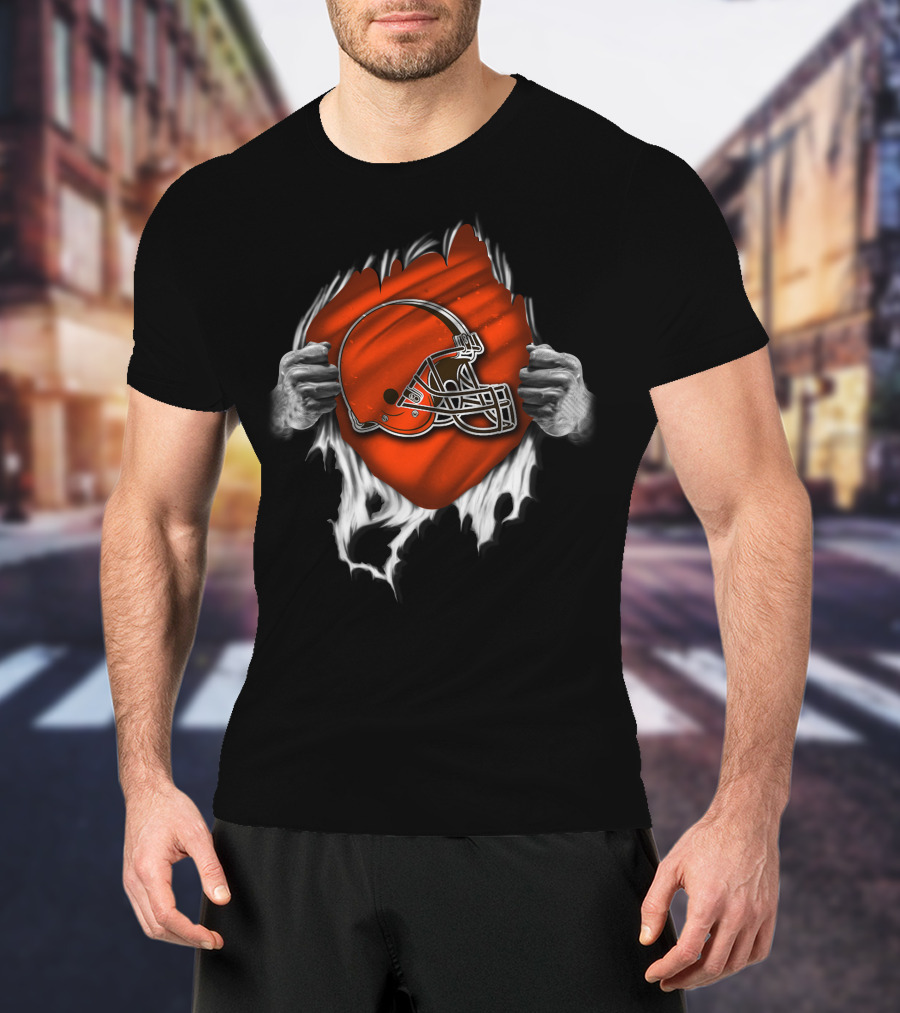 CLEVELAND BROWNS Torn Helmet Ripped T-Shirt