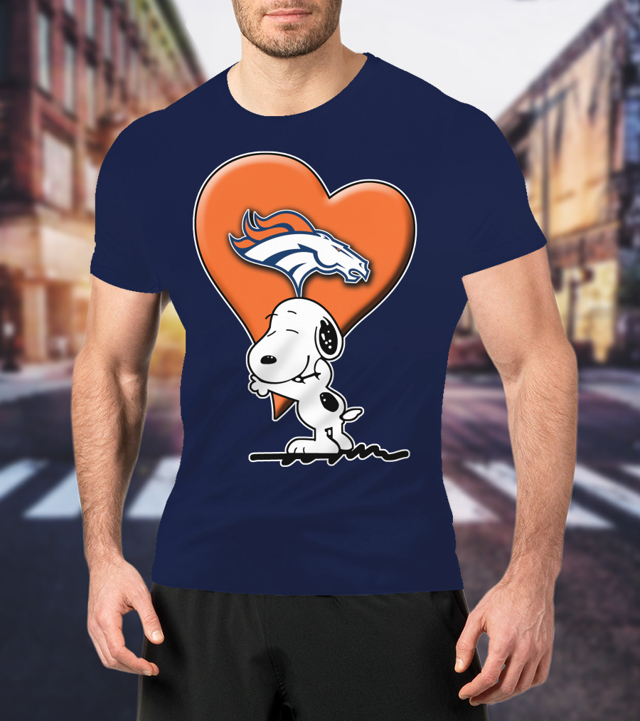 Snp V1 Denver Broncos Snoopy Hugging Heart T-Shirt