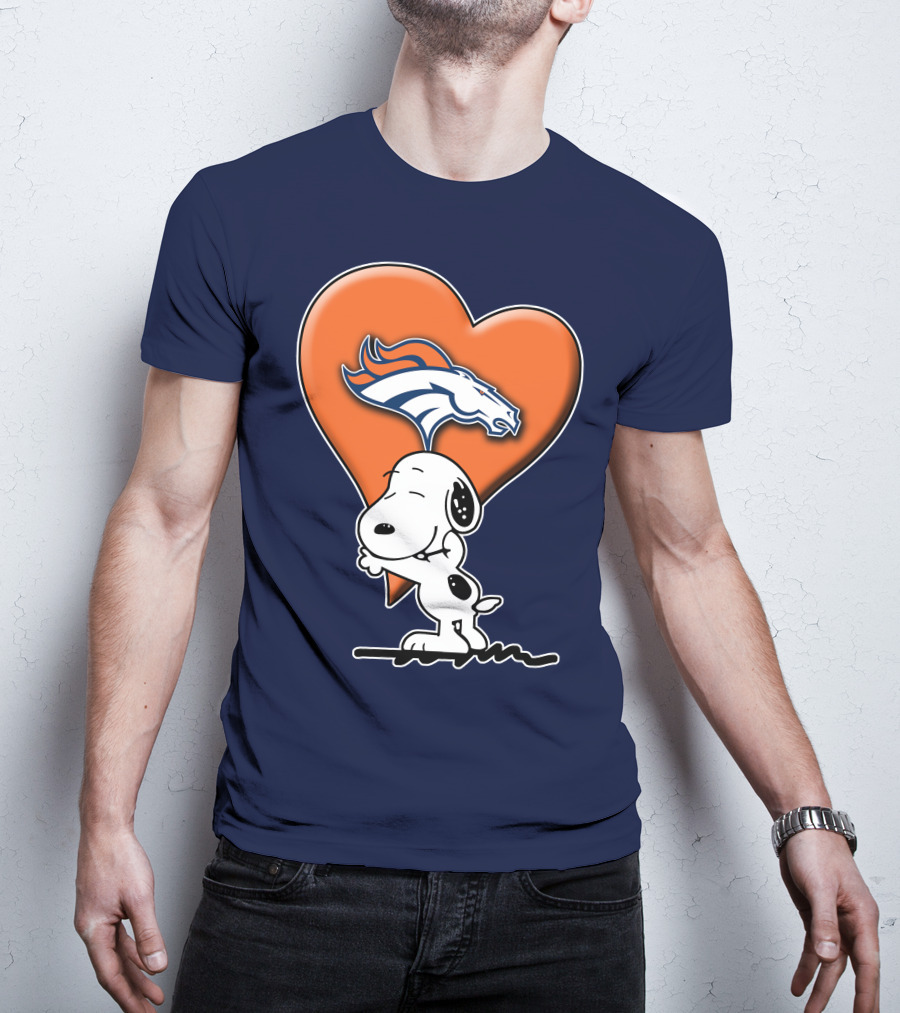 Snp V1 Denver Broncos Snoopy Hugging Heart T-Shirt