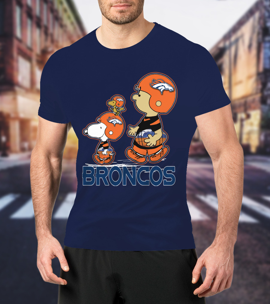 Snpfootball Denver Broncos Peanuts Characters Helmet T-Shirt