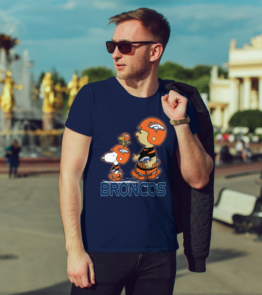Snpfootball Denver Broncos Peanuts Characters Helmet T-Shirt