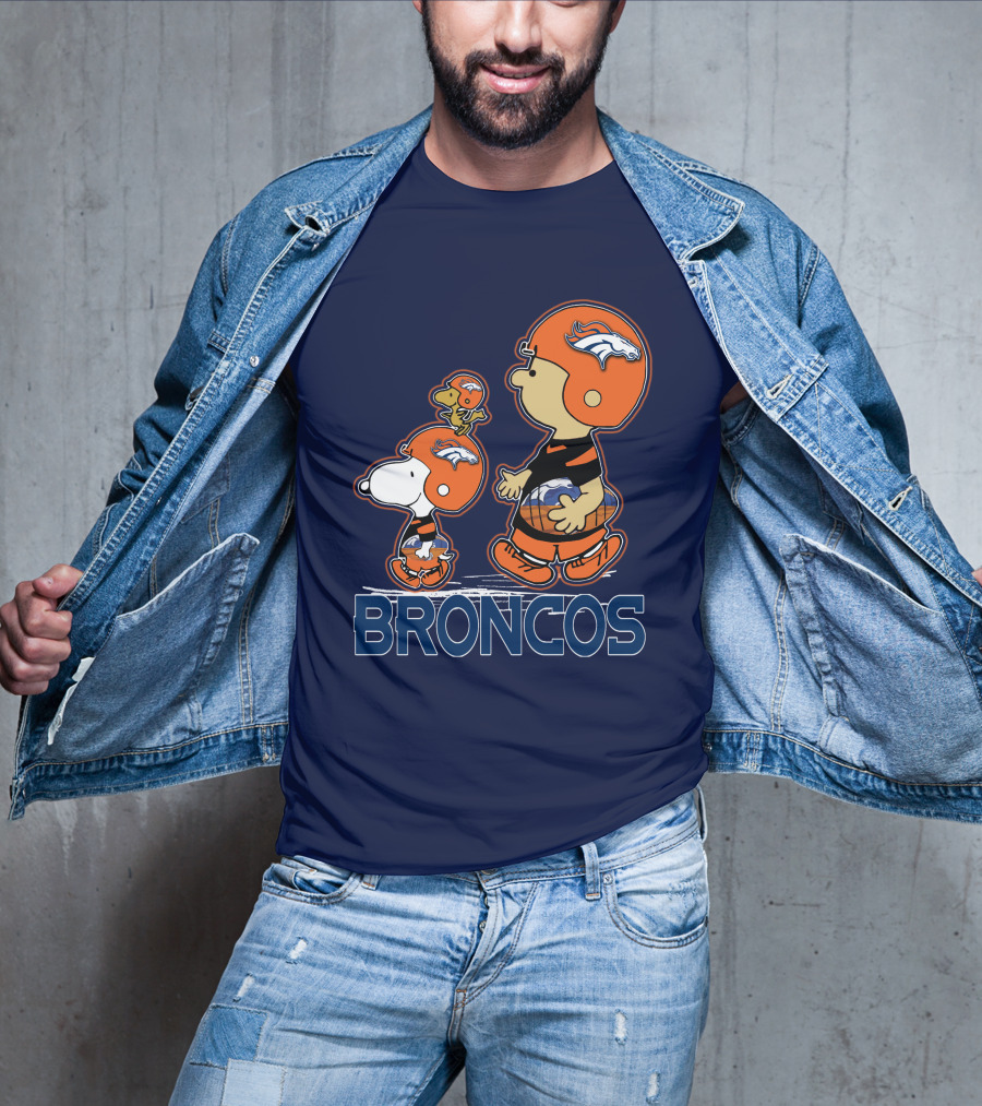 Snpfootball Denver Broncos Peanuts Characters Helmet T-Shirt