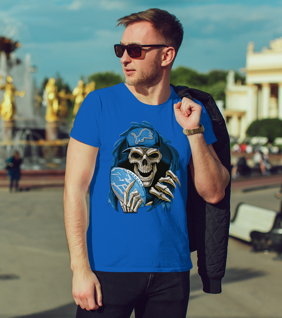 Skullbong Detroit Lions Skeleton Holding Football In Detroit Lions Cap T-Shirt