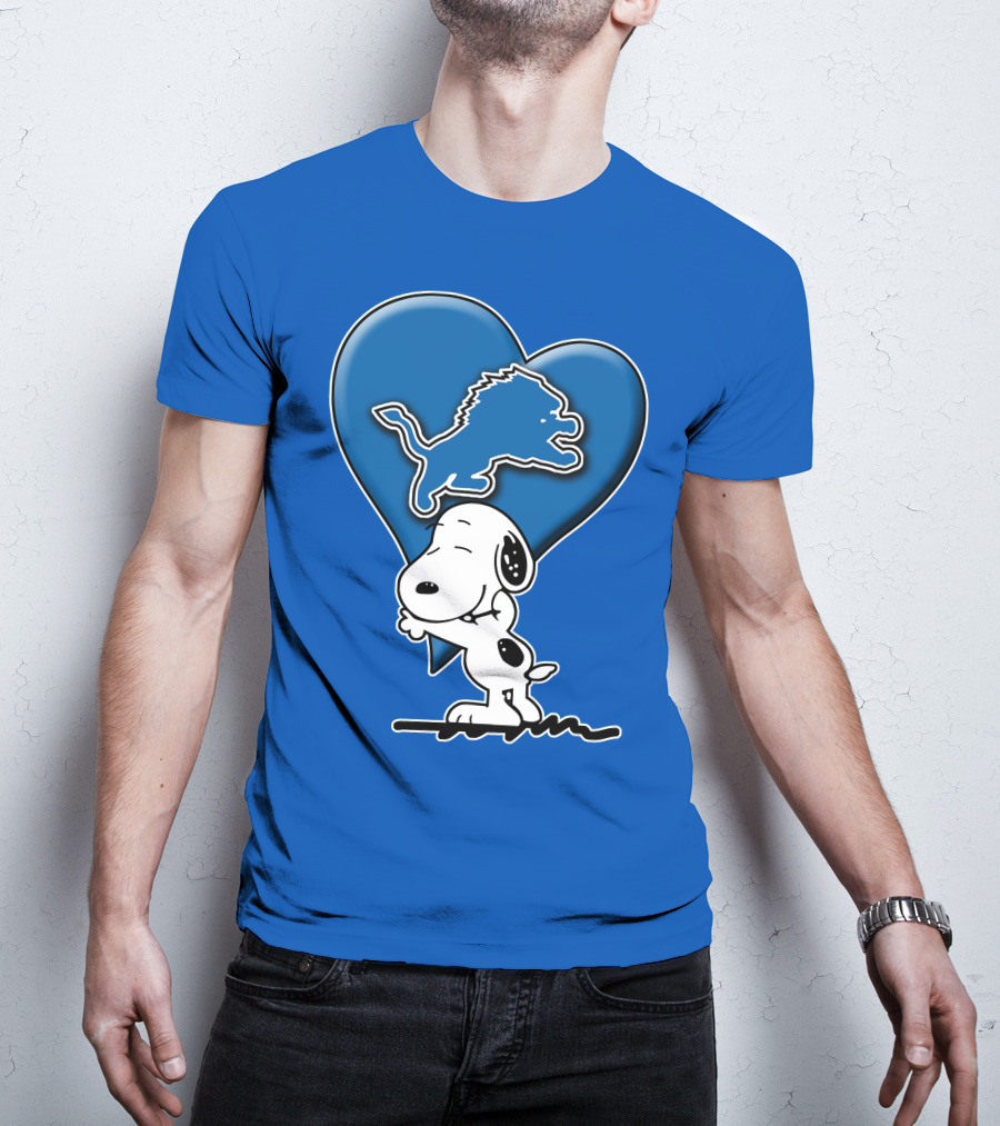 Snp DETROIT LIONS Blue Heart Snoopy Hugging Lion T-Shirt