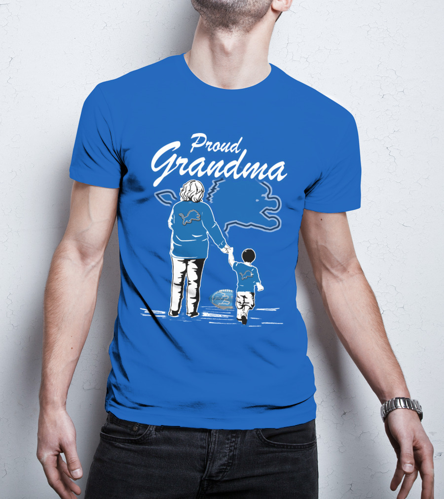 Proud Grandma Detroit Lions Fan With Child And Football With Lion T-Shirt