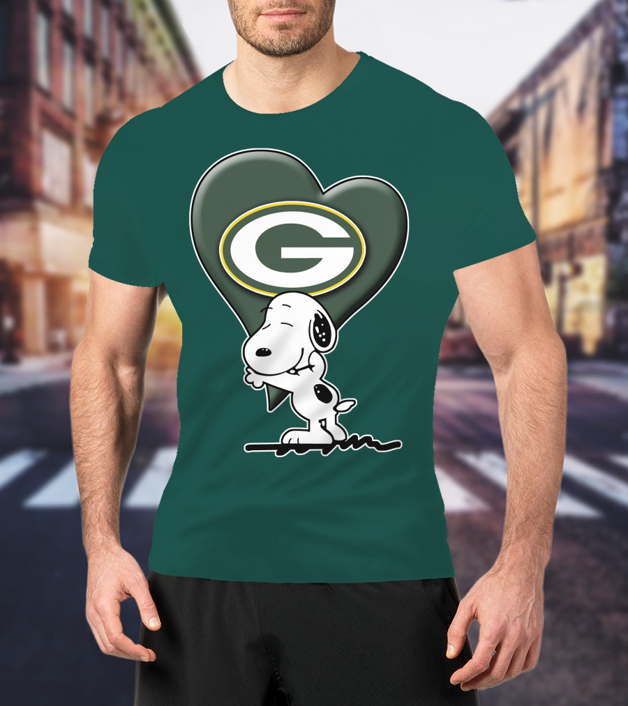 Snoopy Hugging Heart With Green Bay Packers T-Shirt
