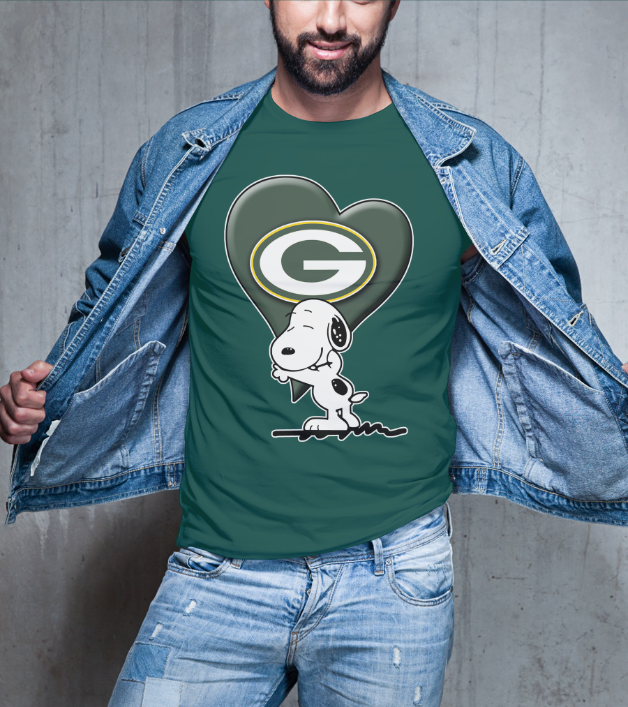 Snoopy Hugging Heart With Green Bay Packers T-Shirt