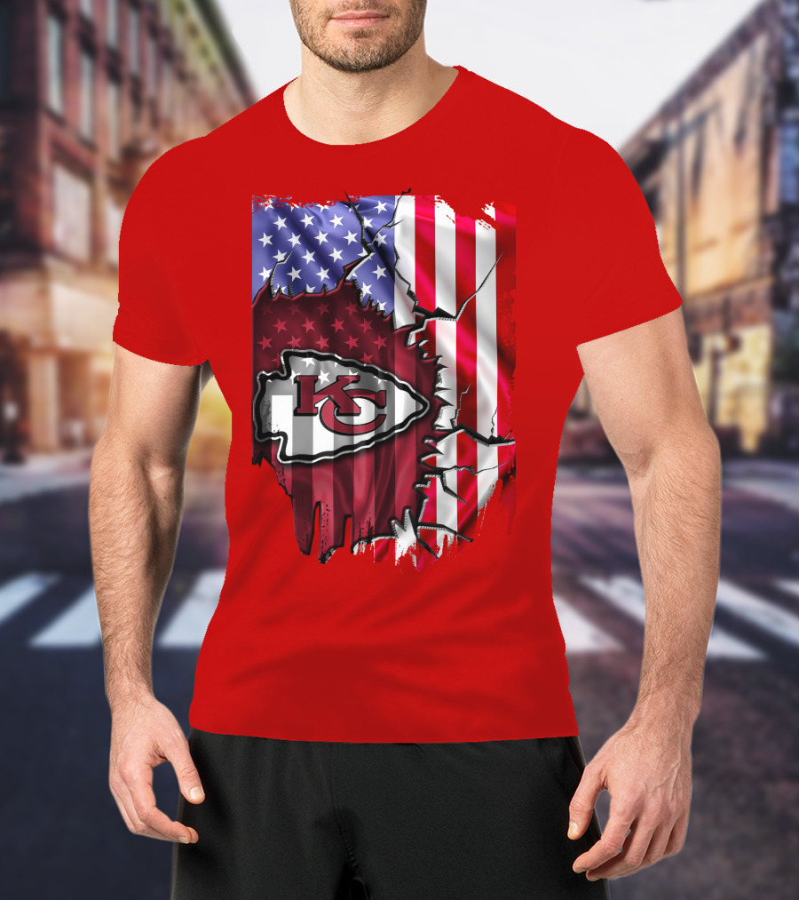 Kansas City Chiefs Logo With American Flag Background T-Shirt