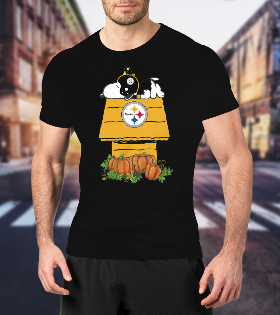 Pittsburgh Steelers Snoopy Doghouse With Pumpkins T-Shirt