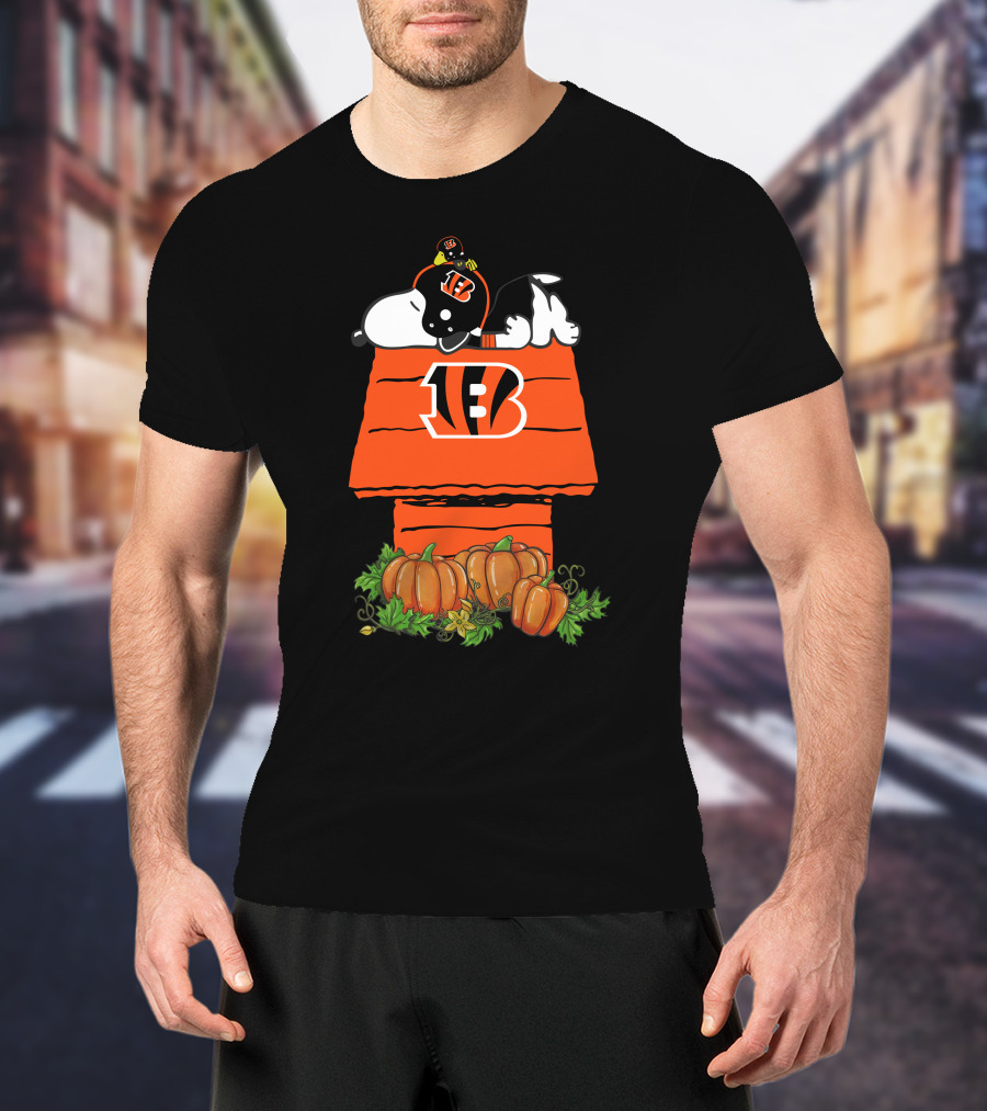 Cincinnati Bengals Snoopy Doghouse Pumpkin Halloween T-Shirt