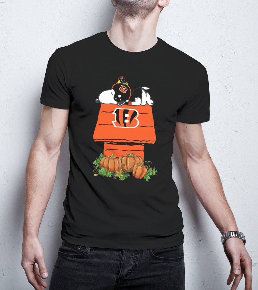 Cincinnati Bengals Snoopy Doghouse Pumpkin Halloween T-Shirt